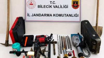 Söğüt ilçesinde darphane emeklisi ve dört arkadaşı define ararken jandarma