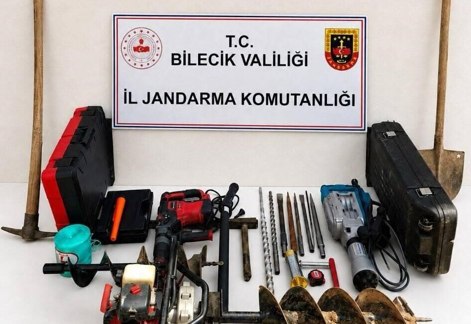 Söğüt ilçesinde darphane emeklisi ve dört arkadaşı define ararken jandarma