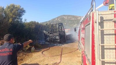 Muğla’nın Datça ilçesinde meydana gelen bir olayda, bir kamyonetin yanması