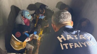 Hatay’ın Defne ilçesinde bir binanın asansör boşluğuna düşen işçi, itfaiye