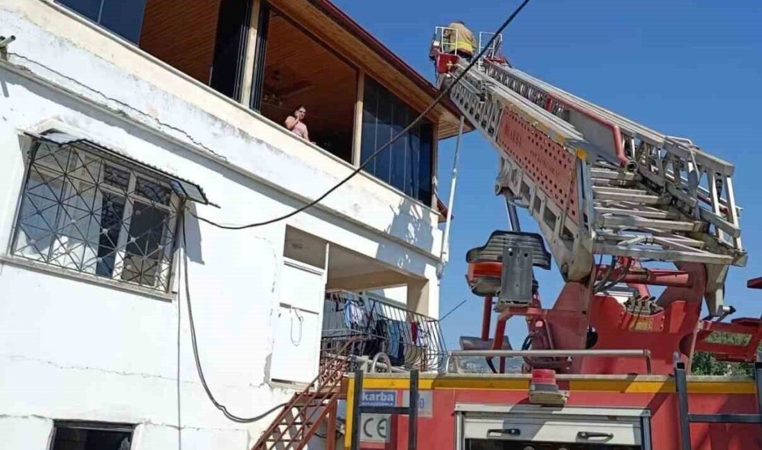 Hatay’ın Defne ilçesinde, Harbiye Mahallesi’nde bulunan bir binanın çatısında meydana