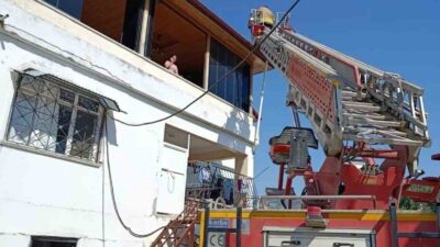 Hatay’ın Defne ilçesinde, Harbiye Mahallesi’nde bulunan bir binanın çatısında meydana
