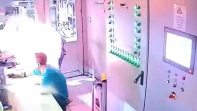 Samsun’da bulunan Yeşilyurt Demir Çelik Fabrikası’nda fırın kontrol odasında meydana