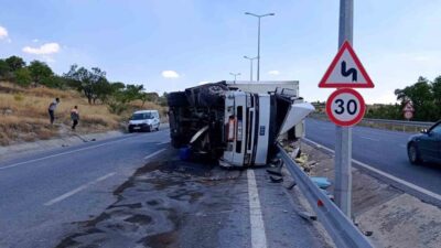 Talas ilçesinde meydana gelen kazada bir tırın devrilmesi sonucunda sürücü