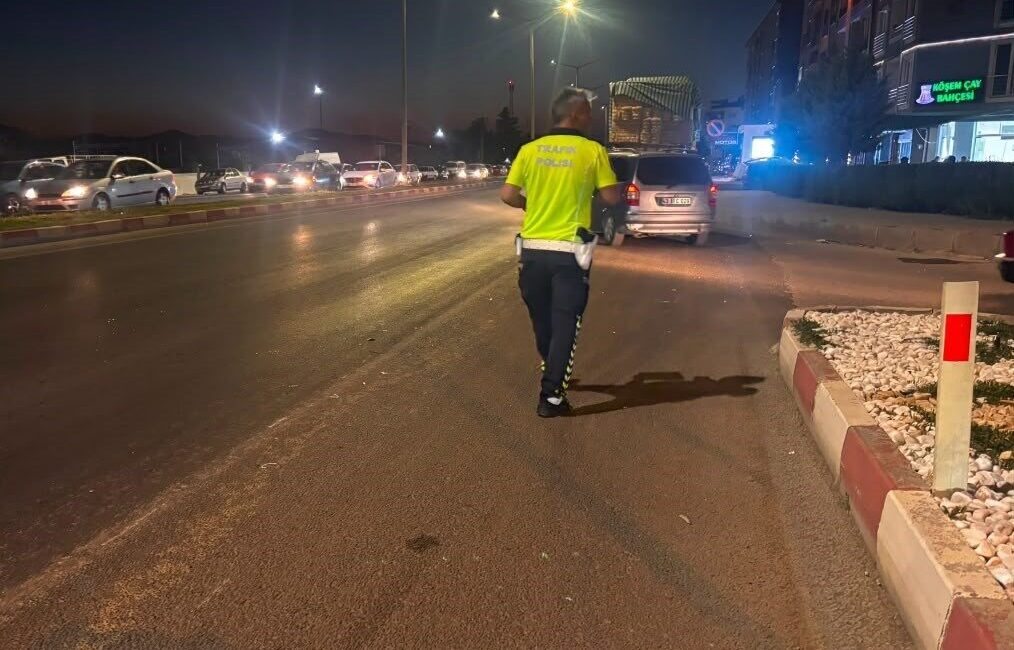 Tavşanlı ilçesinde yaşanan trafik kazasında motosikletin kamyona arkadan çarpması sonucunda