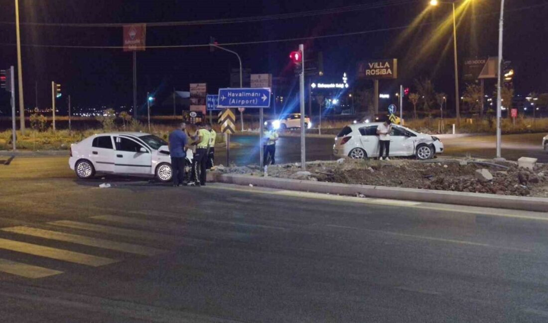 Diyarbakır’da iki otomobilin çarpışması sonucu meydana gelen trafik kazasında 7