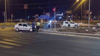 Diyarbakır’da iki otomobilin çarpışması sonucu meydana gelen trafik kazasında 7