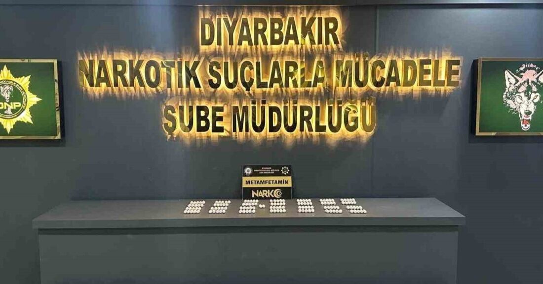 Diyarbakır’da yapılan operasyonlarda uyuşturucu maddeler ele geçirildi ve 3 kişi