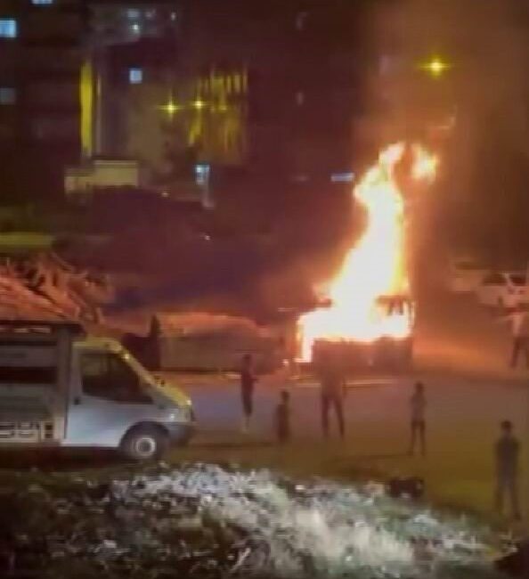 Diyarbakır’ın Bağlar ilçesinde bulunan Direkhane Sitesi’nde odunluk alanda çıkan yangın,