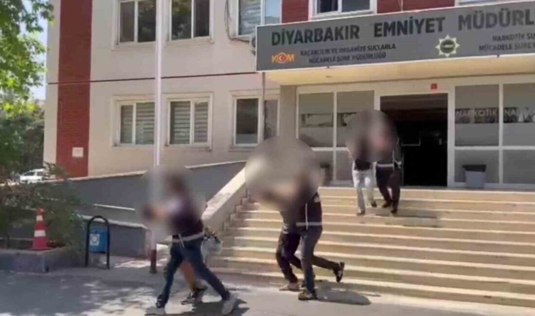 Sur ilçesinde gerçekleştirilen bir operasyonda polis ekipleri tarafından yakalanan 4