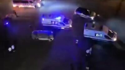 Diyarbakır’ın Kayapınar ilçesinde meydana gelen trafik kazasında iki otomobilin çarpışması