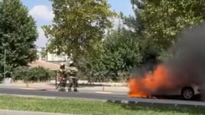 Diyarbakır’ın Kayapınar ilçesinde, park halindeki bir araç, bilinmeyen nedenlerden dolayı
