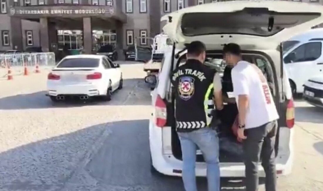 Diyarbakır’da, trafiği tehlikeye soktukları tespit edilen sürücülere cezai işlemler uygulandı.
