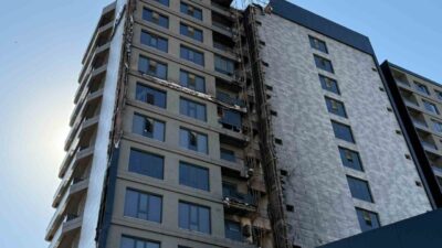 Diyarbakır’da dün gece meydana gelen ve 12 katlı bir plazayı