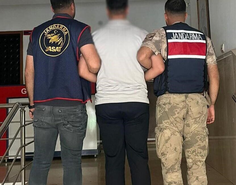 Şanlıurfa’da, kamu görevlisiymiş gibi davranarak dolandırıcılık yapan bir kişi, jandarma