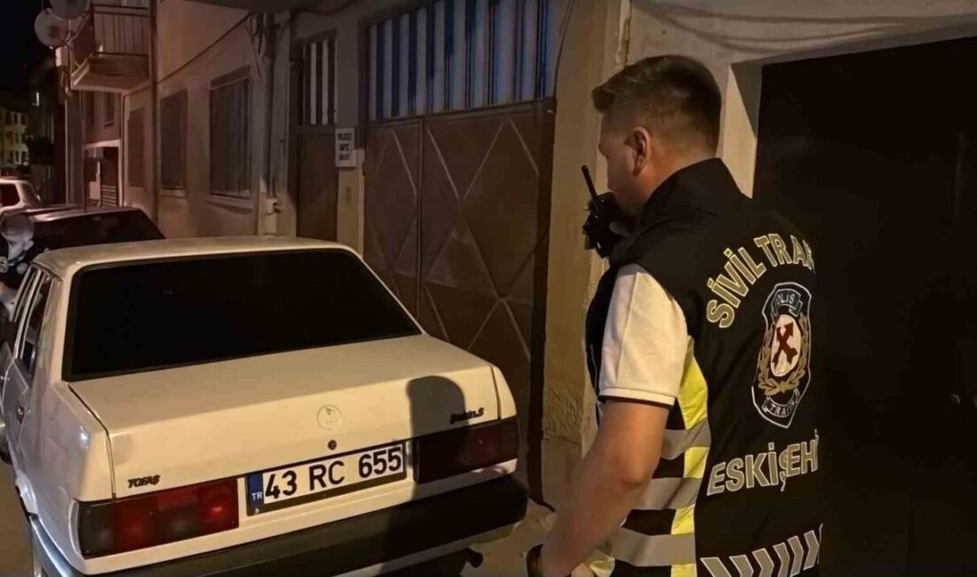 Eskişehir’de drift yaparken yakalanan ve evinin önünde polis tarafından durdurulan