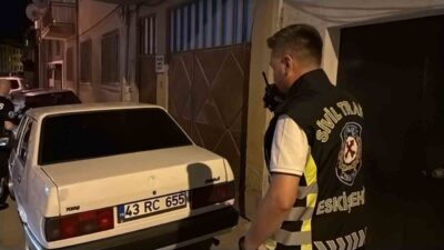 Eskişehir’de drift yaparken yakalanan ve evinin önünde polis tarafından durdurulan