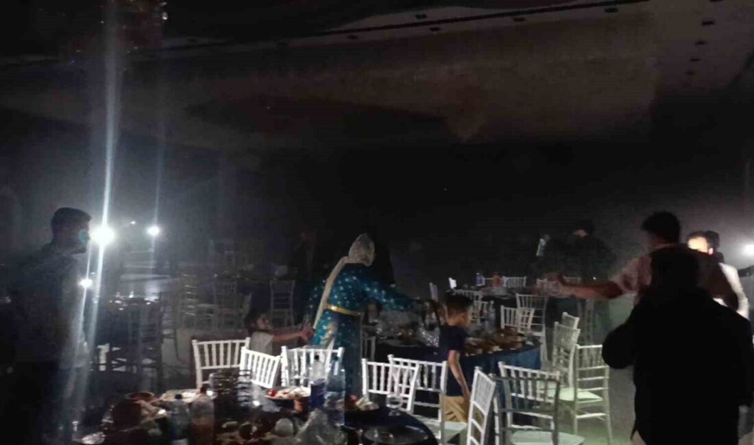 Şanlıurfa’da bulunan bir düğün salonundaki yangın panik ve korkuya neden