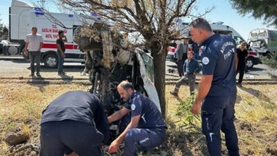 Adıyaman’da, düğün törenine gitmekte olan bir ailenin bulunduğu otomobilin, başka