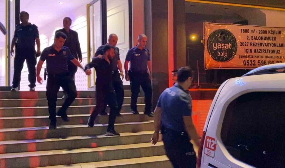 Bursa’nın İnegöl ilçesinde bir düğün salonunda çıkan kavgada 3 kişi
