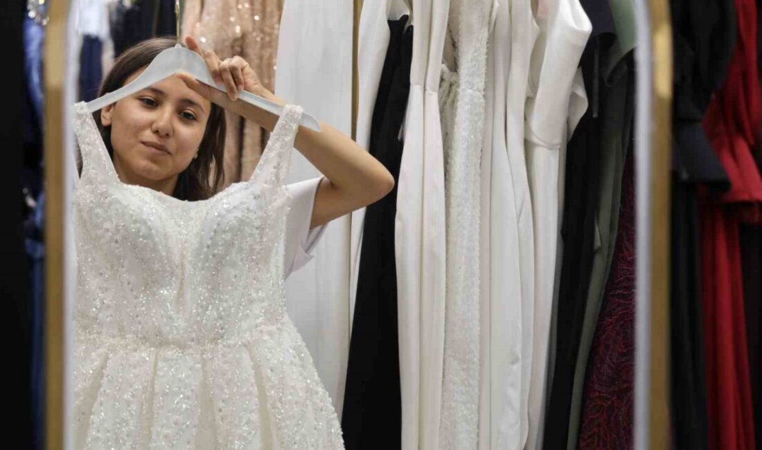 Kırşehir’de evlenmeyi planlayan çiftler, yükselen gelinlik fiyatları karşısında kiralamayı satın