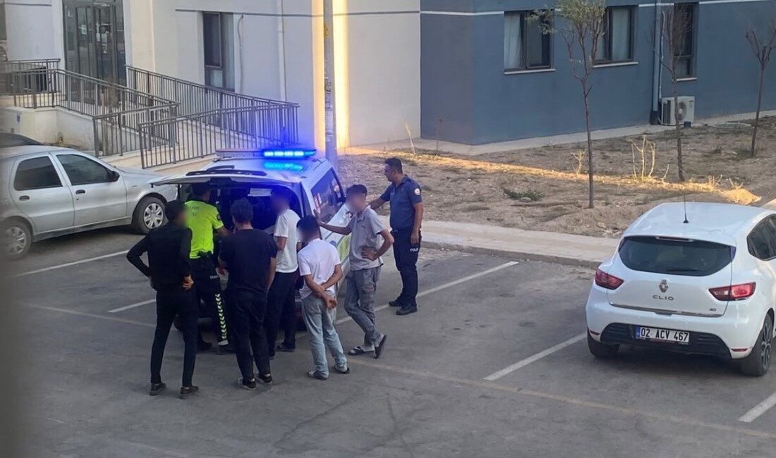 Adıyaman’da polis ekipleri, ’dur’ ikazlarına uymayarak kaçmaya çalışan ehliyetsiz bir