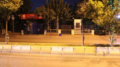 Aydın’ın Efeler ilçesinde gece geç saatlerde durak tabelasının altına bırakılan