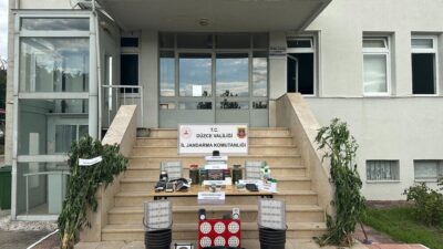 Gümüşova ilçesinde jandarma ekipleri, bir kişinin evinde gerçekleştirdikleri arama sonucunda