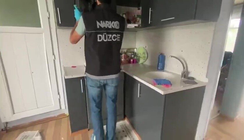 Düzce İl Emniyet Müdürlüğü ve İl Jandarma Komutanlığı, narkotik suçlarla