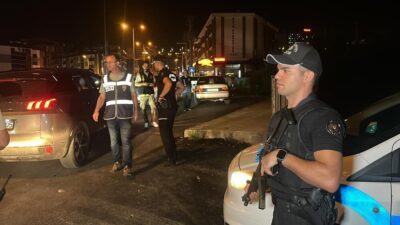 Düzce’de polis ekipleri tarafından gerçekleştirilen operasyonlarda, çeşitli suçlardan aranan 16