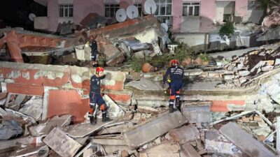 Bahçelievler ilçesi belediye yetkilileri, çöken 6 katlı binanın önceden boşaltılmış