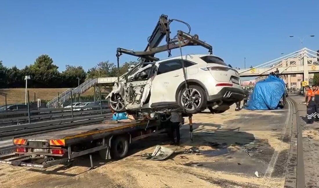 Küçükçekmece ilçesinde meydana gelen trafik kazasında bir otomobil, D-100 Karayolu’nda