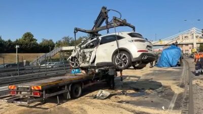 Küçükçekmece ilçesinde meydana gelen trafik kazasında bir otomobil, D-100 Karayolu’nda