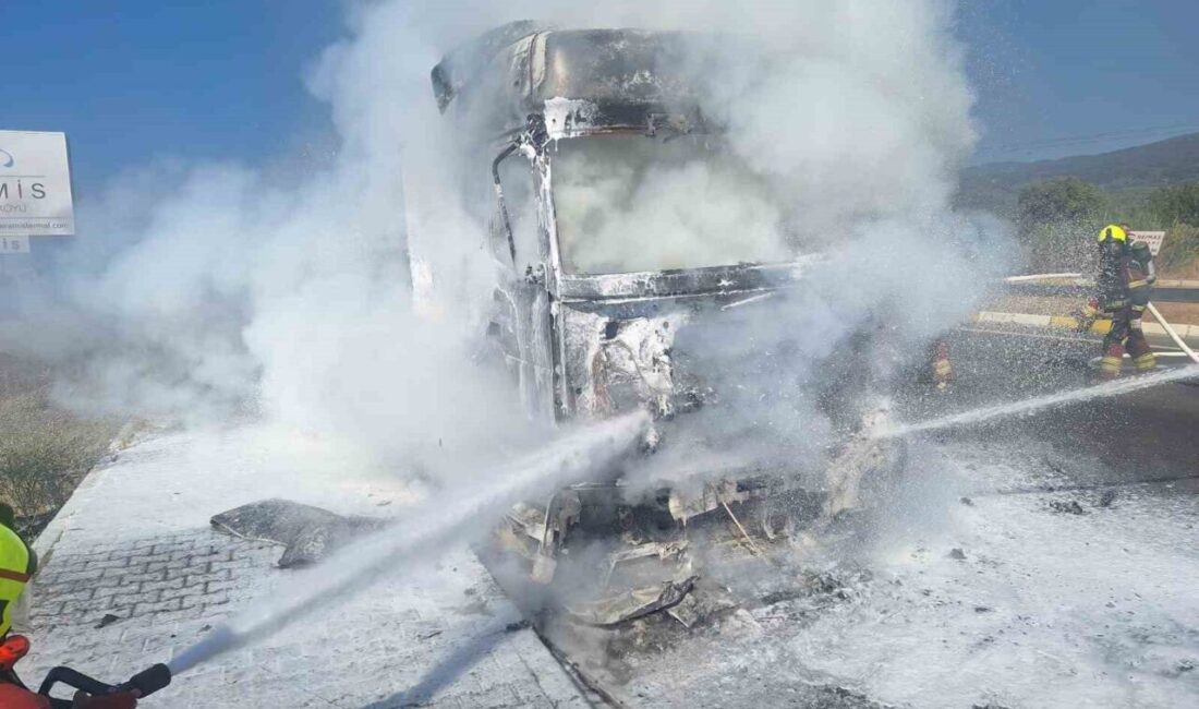 Balıkesir’in Edremit ilçesinde, E-87 karayolu üzerinde seyreden bir çekici aniden