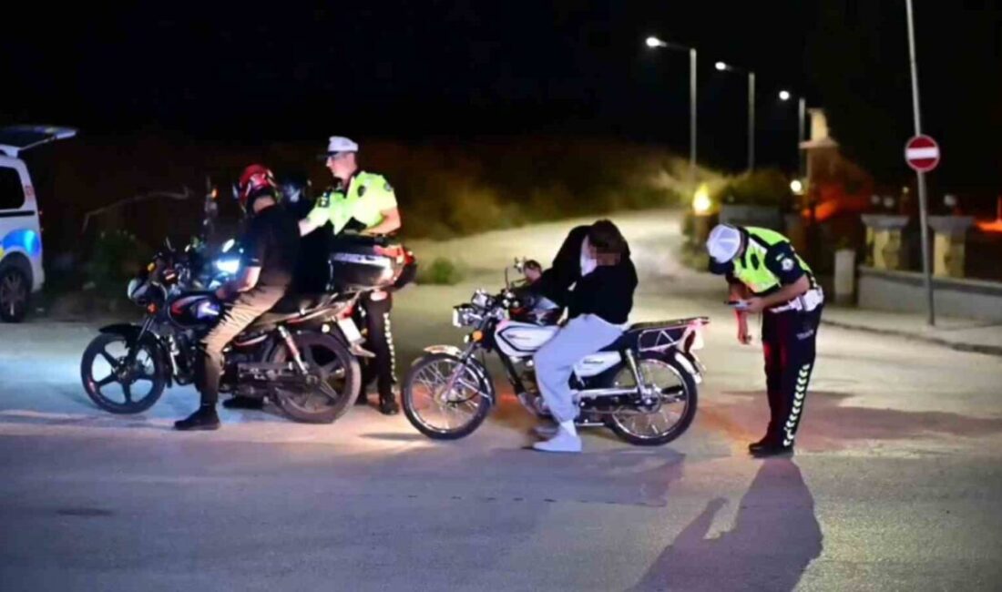Edirne Emniyet Müdürlüğü ekipleri, gece saatlerinde araç ve motosiklet sürücülerine