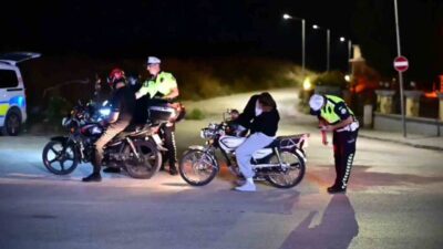 Edirne Emniyet Müdürlüğü ekipleri, gece saatlerinde araç ve motosiklet sürücülerine