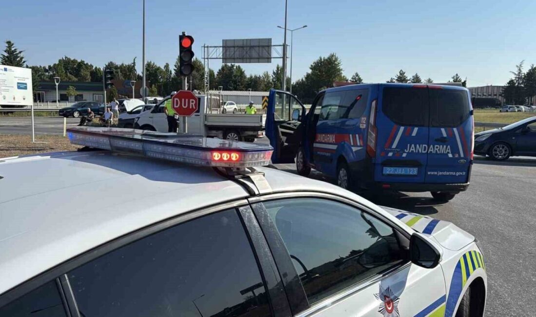Edirne-Havsa kara yolunda yaşanan trafik kazasında, bir kavşakta çarpışan iki