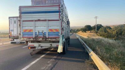Keşan ilçesinde meydana gelen trafik kazasında, bir kamyonetin kamyona çarpması