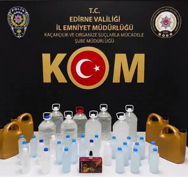 Edirne’de polis ekipleri tarafından kaçak ve sahte alkollü içki ticaretinin