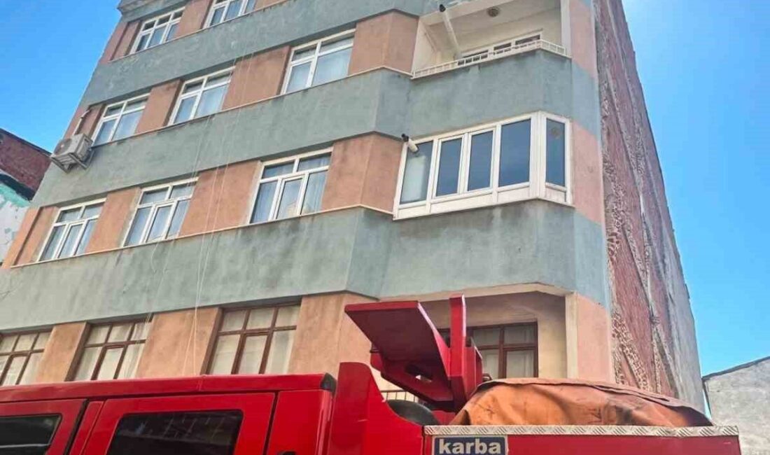 Elazığ’da bulunan bir binanın çatı katında meydana gelen yangın, itfaiye