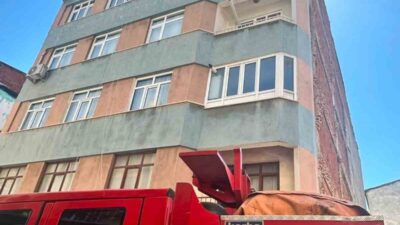 Elazığ’da bulunan bir binanın çatı katında meydana gelen yangın, itfaiye
