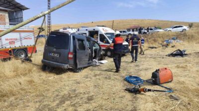 Elazığ’ın Karakoçan ilçesinde meydana gelen trafik kazasında, bir hafif ticari