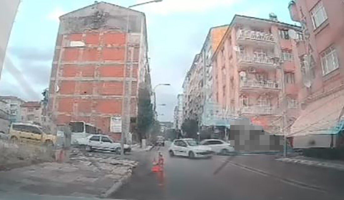 Elazığ’da meydana gelen trafik kazasında, Pertek Caddesi üzerinde çarpışan iki