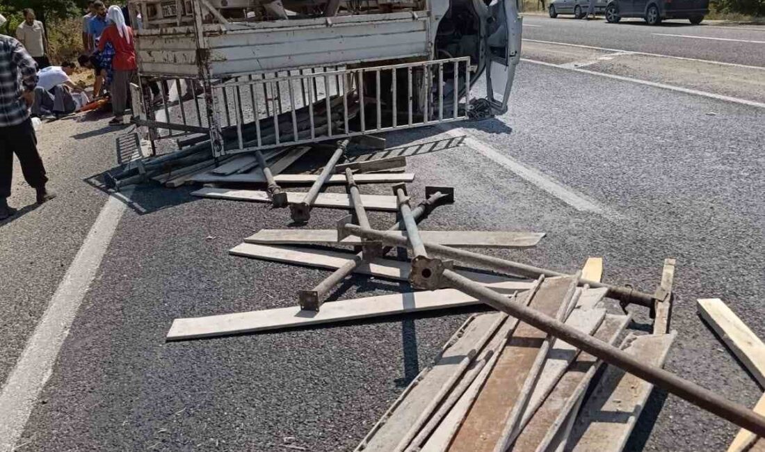 Elazığ’da, inşaat malzemesi taşıyan bir kamyonet takla attı, kaza sonucunda