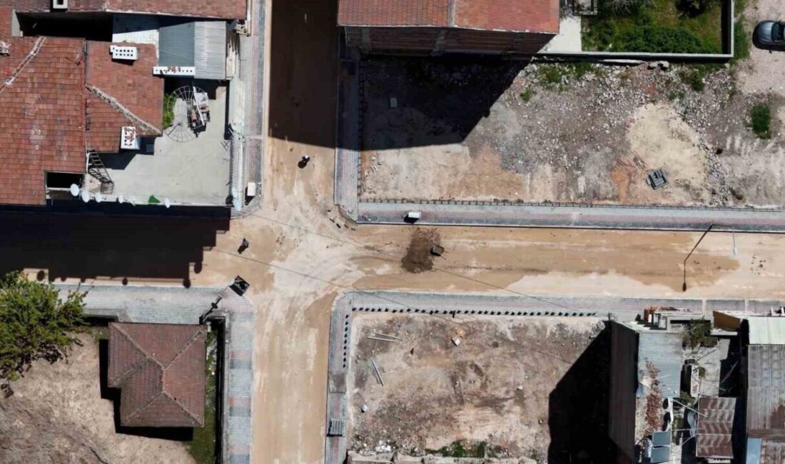 Elazığ Belediyesi, şehir merkezindeki mahallelerde başlattığı altyapı çalışmalarının ardından asfalt
