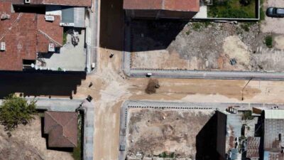 Elazığ Belediyesi, şehir merkezindeki mahallelerde başlattığı altyapı çalışmalarının ardından asfalt