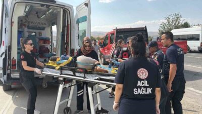 Elazığ-Keban kara yolunda meydana gelen bir trafik kazasında, bir minibüs