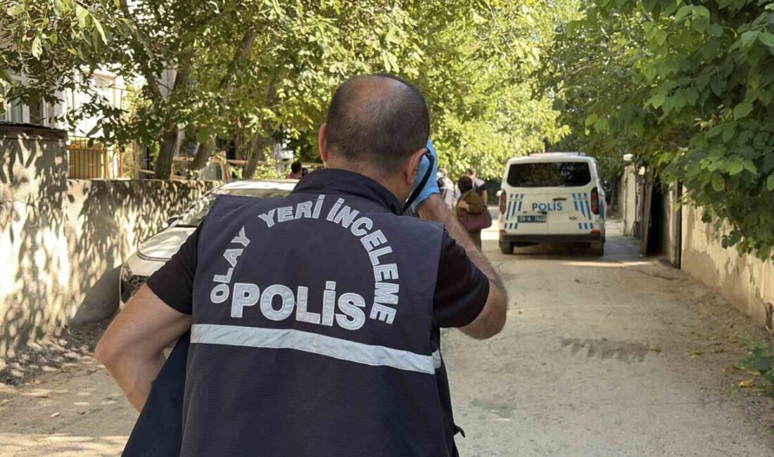 Elazığ’da Aksaray Mahallesi Ceylan Sokak’ta bir binanın içinde genç bir