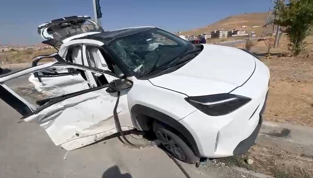 Elazığ’da meydana gelen trafik kazasında bir tır ile bir otomobil