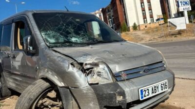 Elazığ’ın Çatalçeşme Mahallesi’nde meydana gelen trafik kazasında, bir hafif ticari